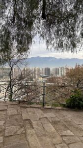 Vista panorâmica de Santiago durante o planejamento da nossa viagem para o Chile