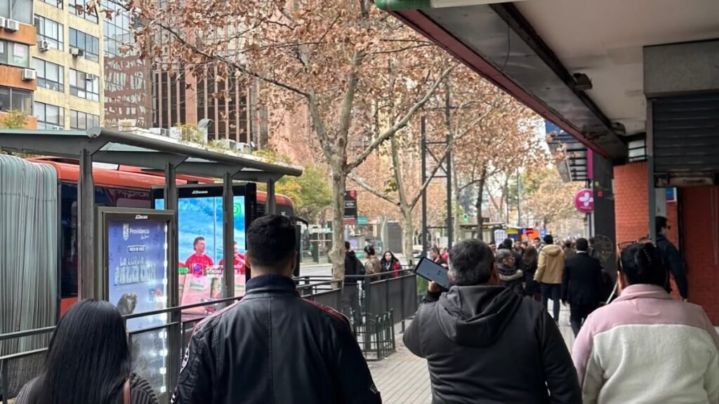 Como Planejar uma Viagem para o Chile em 2026: Guia Completo com Custos, Roteiro, Neve e Dicas Reais 3 Ruas do bairro Providencia em Santiago, Chile