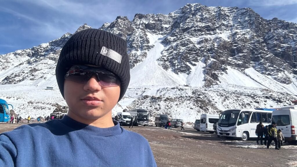 Lucas em Portillo durante viagem ao Chile