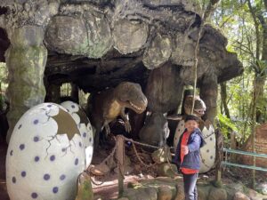 Criança aproveitando o passeio no Parque Terra Mágica Florybal em Canela.