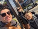 Família no termômetro de Gramado durante viagem com crianças
