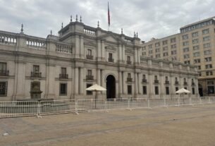 Fachada do Palácio de La Moneda, em Santiago, um dos principais passeios gratuitos no Chile e sede da Presidência da República.