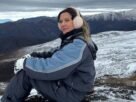 Autismo e viagens: mulher autista na neve em El Colorado, Chile
