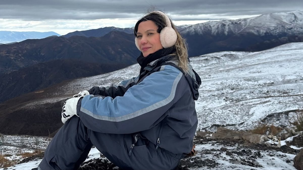 Autismo e viagens: mulher autista na neve em El Colorado, Chile