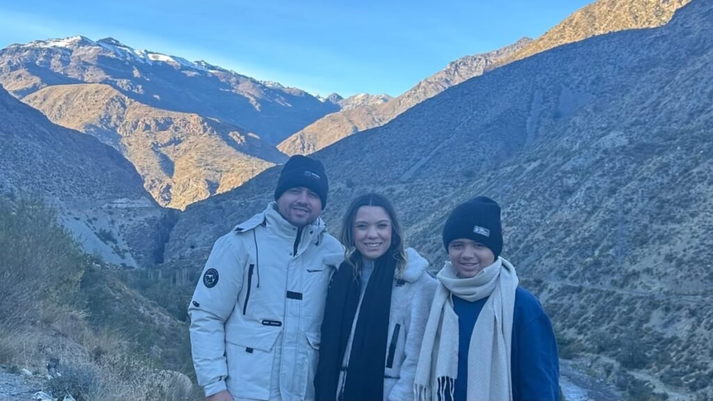 Família na estrada dos Caracoles durante passeio a Portillo no Chile