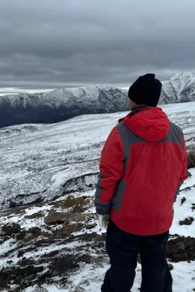 Lucas no El Colorado, uma das principais estações de neve no Chile