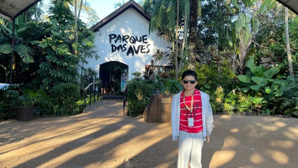 Lucas no Parque das Aves em Foz do Iguaçu