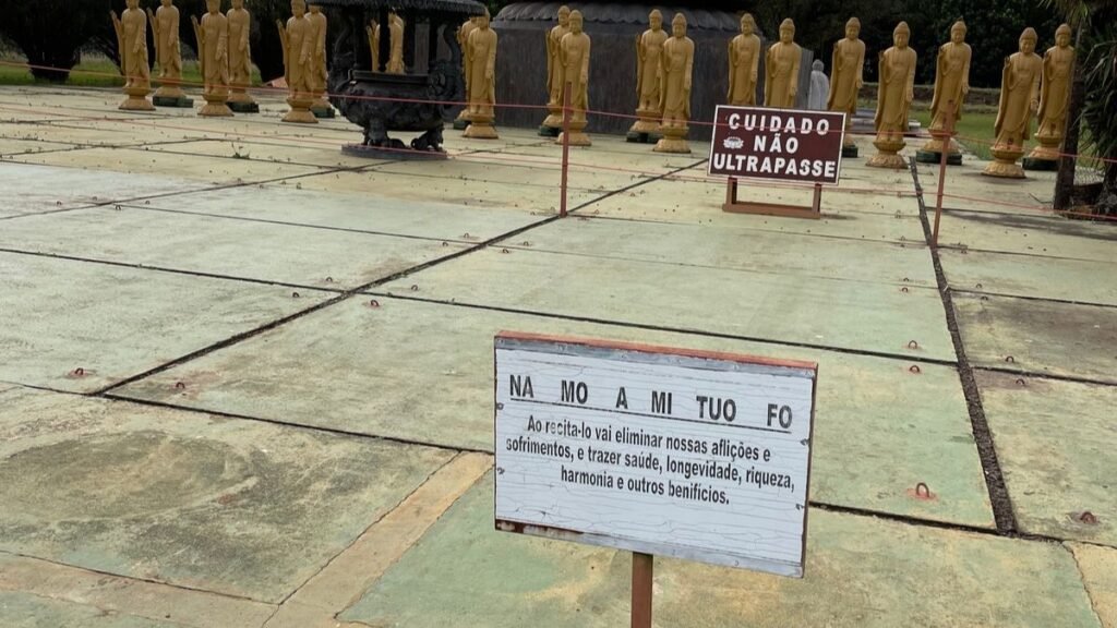 Placa do Templo Budista em Foz do Iguaçu com mensagem budista