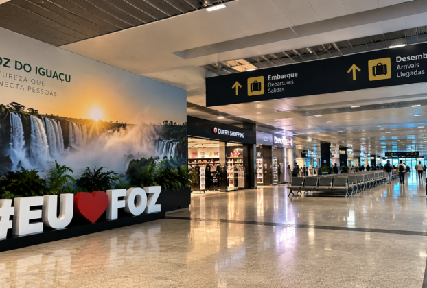 Interior do Aeroporto de Foz do Iguaçu para quem chega à cidade sem carro