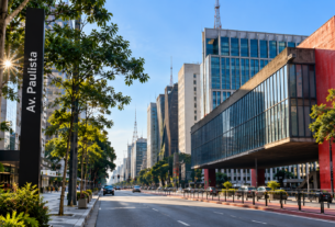 São Paulo com crianças na Avenida Paulista