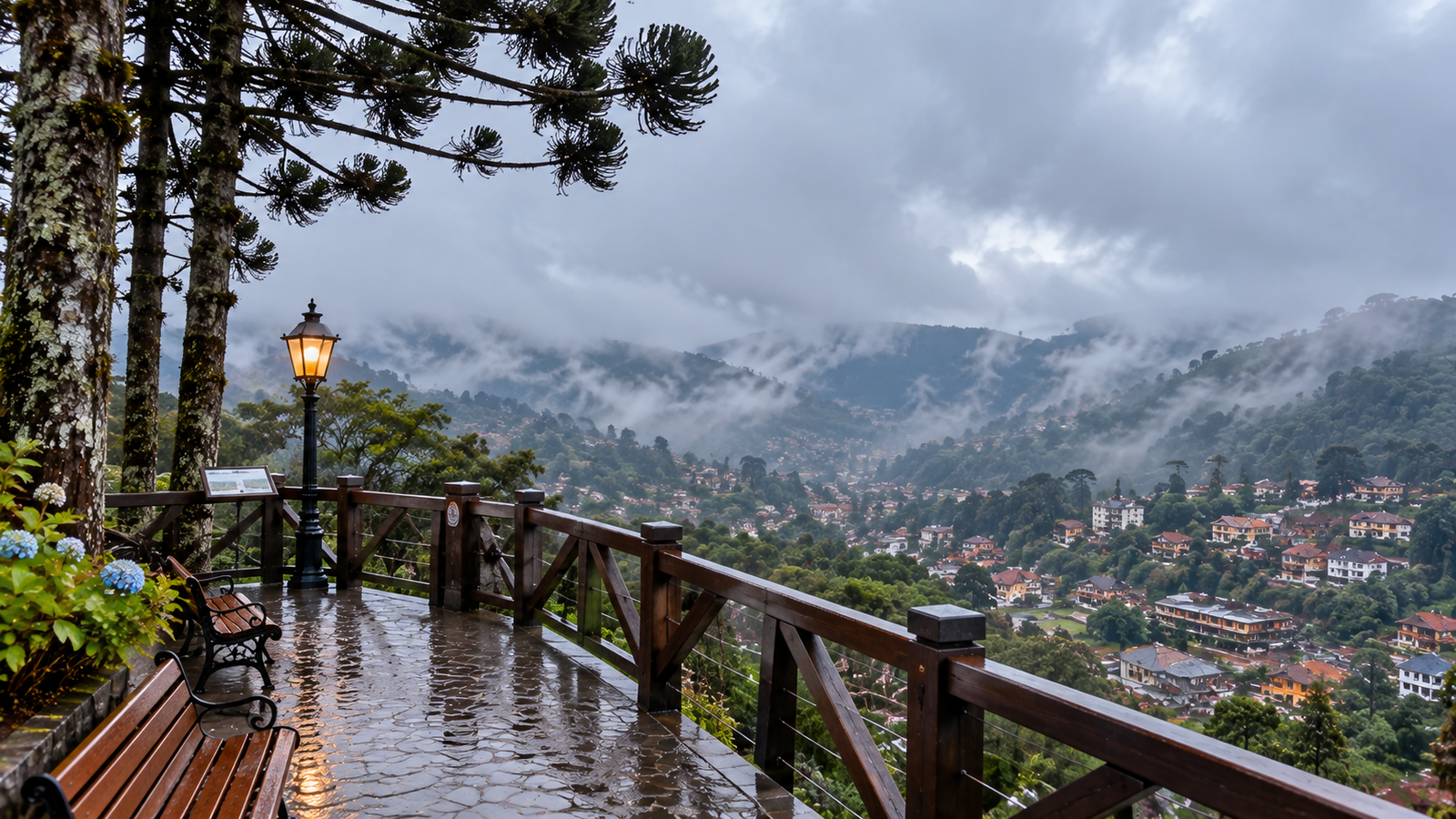 Campos do Jordão com chuva: o que fazer e como salvar o roteiro 1 Campos do Jordão com chuva em mirante com neblina