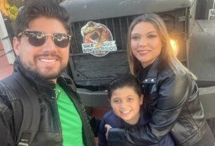 Família durante visita ao Vale dos Dinossauros em uma viagem com criança