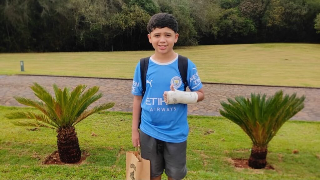 Sítio do Carroção para autistas: Lucas durante viagem escolar