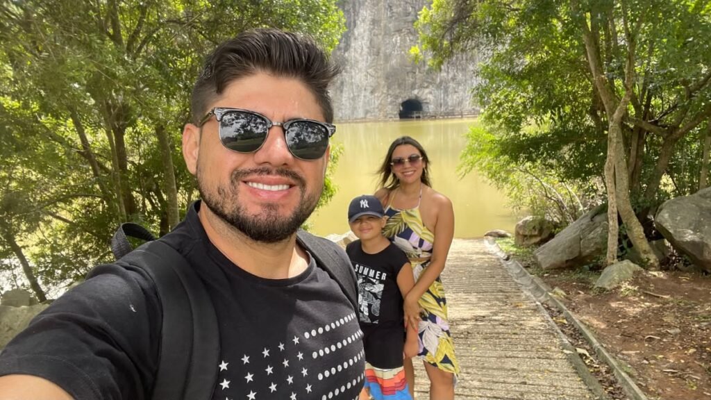 12 passeios gratuitos em Curitiba que valem a pena 3 Família no Parque Tanguá durante viagem a Curitiba